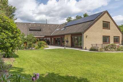 Haus zum Kaufen in Schwarzenbek 985.000 € 467 m² 13.5 zimmer