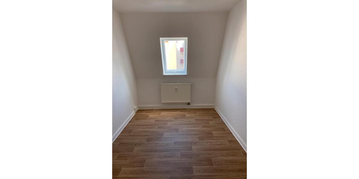Dachgeschoßwohnung Gera - 3 Zimmer, 65 m&sup2;, 380&euro; | Angebot:26351072