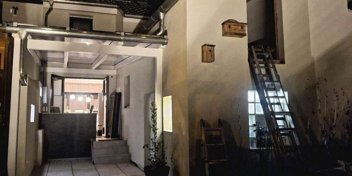 Bieterverfahren! zentrales Wohnjuwel: kernsaniertes Reihenhaus mit Solar, Kamin & Klima 3 zimmer