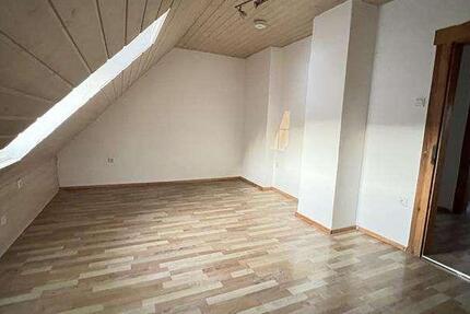 Gemütliche Dachgeschosswohnung in ruhiger Lage 3 zimmer