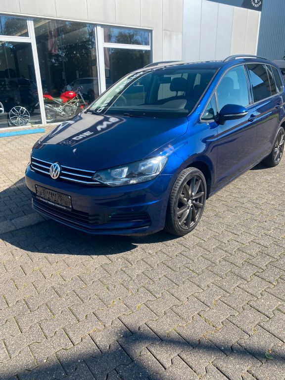 VW Touran 121.947 km 16.500 € Blankenheim 53945