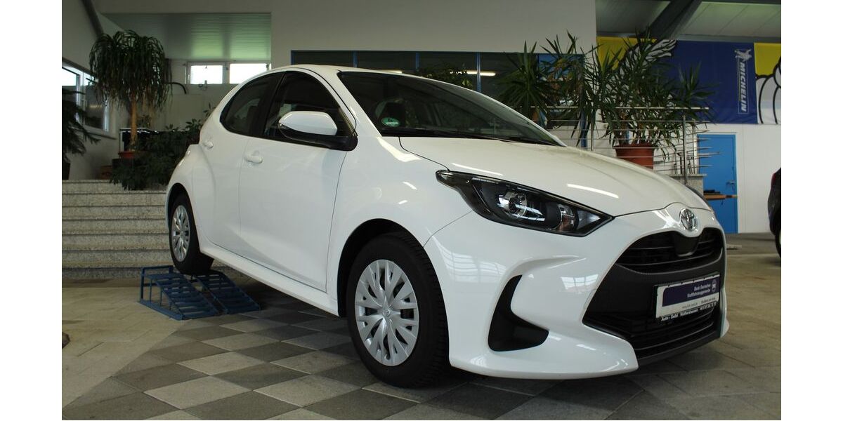 Toyota Yaris 5.100 km 15.290 &euro; Wasserlosen 97535