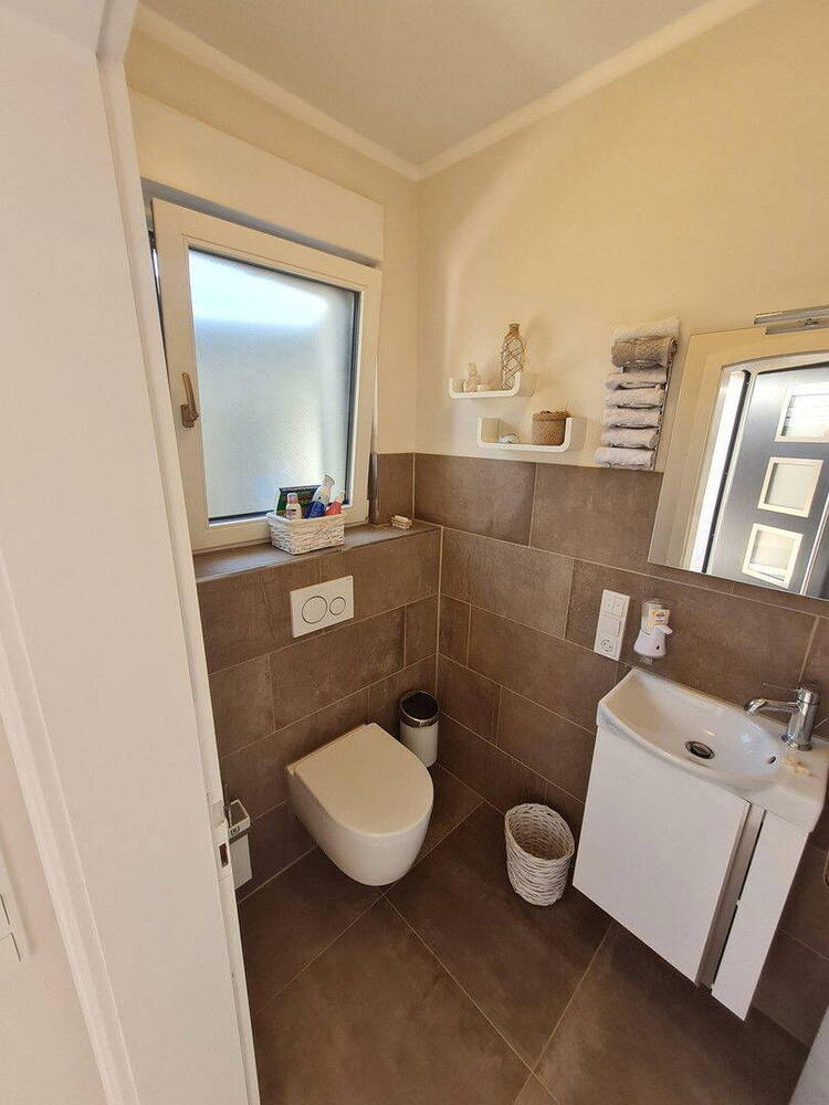 Provisionsfrei! Modernisierter Flachdachbungalow mit großem Garten in Erftstadt-Friesheim