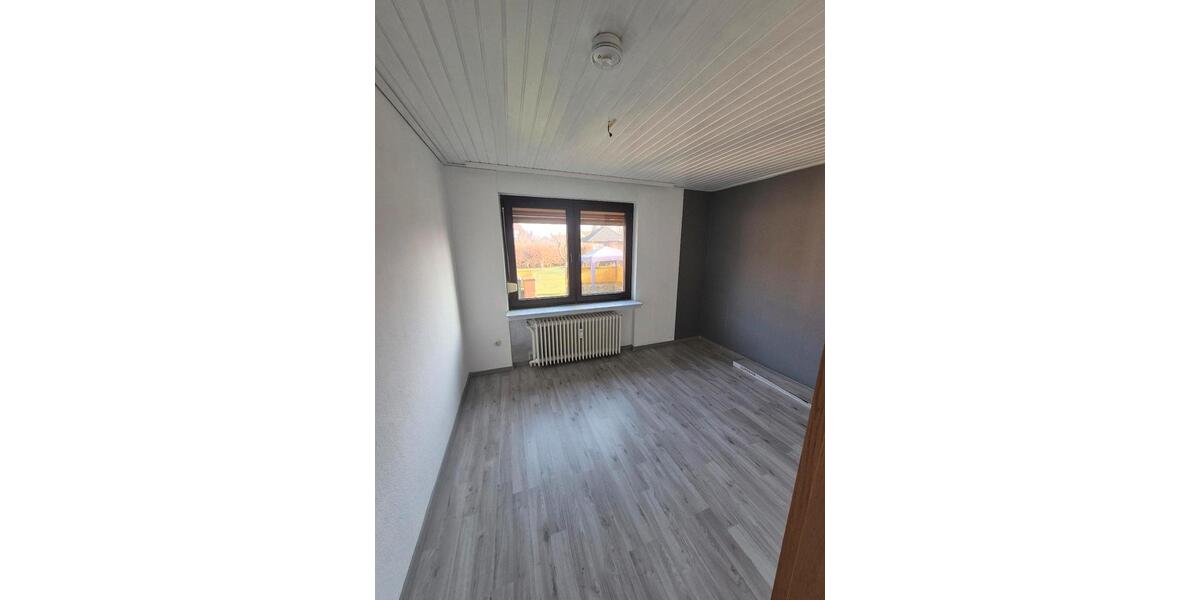 Etagenwohnung Varel - 4 Zimmer, 80 m&sup2;, 1.000&euro; | Angebot:25430096