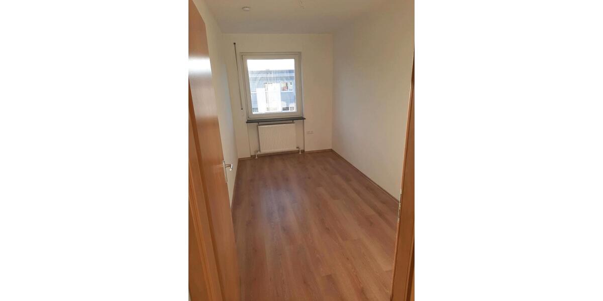 Etagenwohnung Sachsenheim - 4.5 Zimmer, 94 m&sup2;, 1.250&euro; | Angebot:26364855