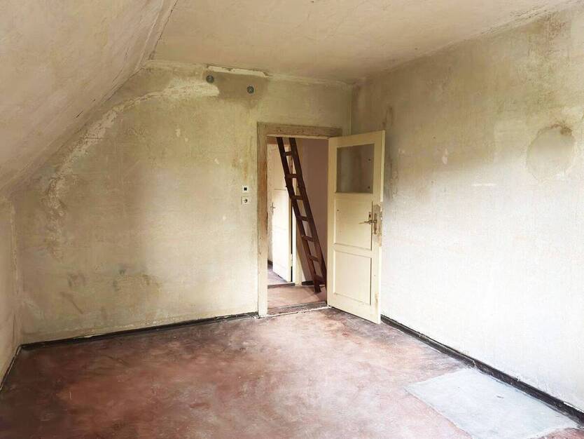 Sanierungsobjekt - 6-Zimmer-Doppelhaushälfte in Bornim 6 zimmer