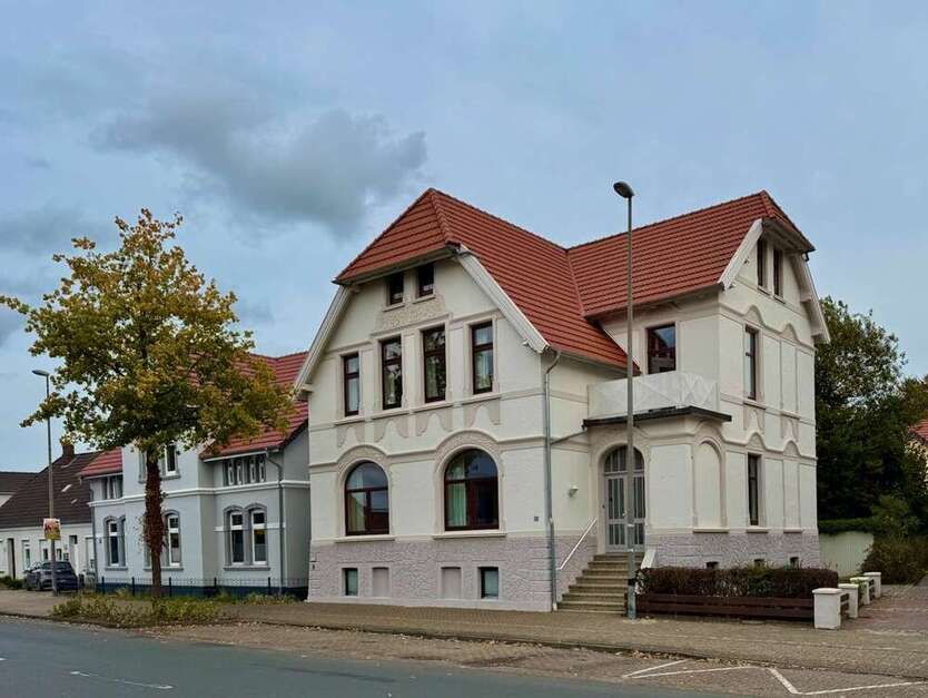 Haus zum Kaufen in Jever 355.000 € 204 m²