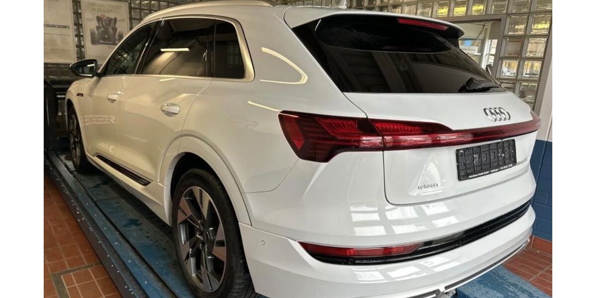 Audi e-tron 140.000 km 28.950 &euro; Ahausen (ehem. TÜV Gelände) 27367