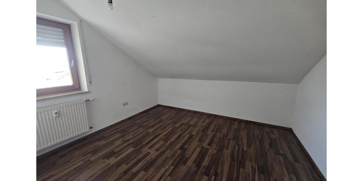 Dachgeschoßwohnung Tiefenbach - 4 Zimmer, 85 m&sup2;, 650&euro; | Angebot:25619480