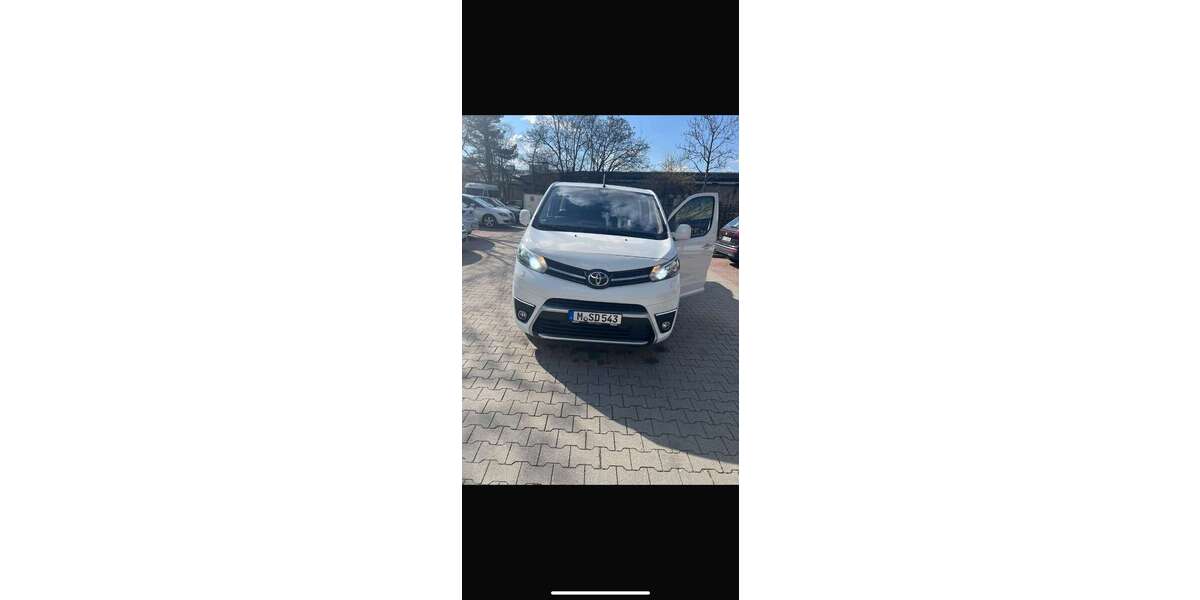 Toyota Proace 249.000 km 17.900 &euro; München, Landeshauptstadt 81739