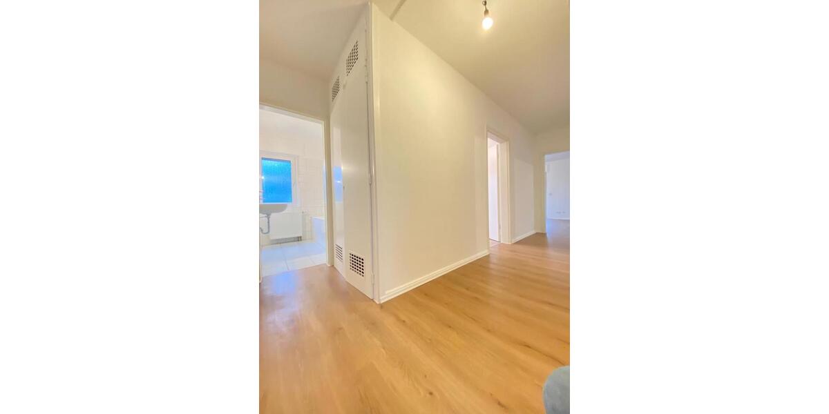 *** WOHNEN wo andere Urlaub machen *** TOP RENOVIERT *** Erdgeschoßwohnung mit Balkon *** 4 zimmer