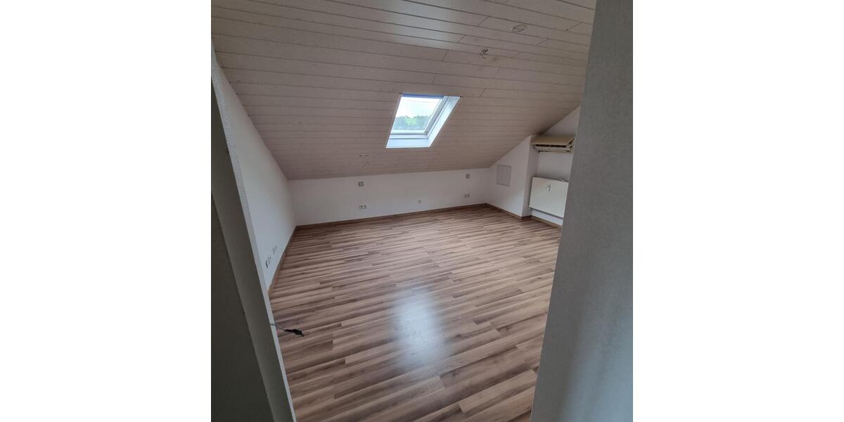 Dachgeschoßwohnung Ralingen - 3 Zimmer, 77 m&sup2;, 800&euro; | Angebot:25098579