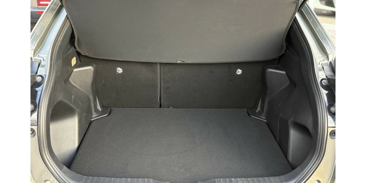 Toyota Yaris Cross TEAM D/Hybrid AWD-i KAMERA/NAVI/DAB 25.628 km 23.800 &euro; Villingen-Schwenningen 78054