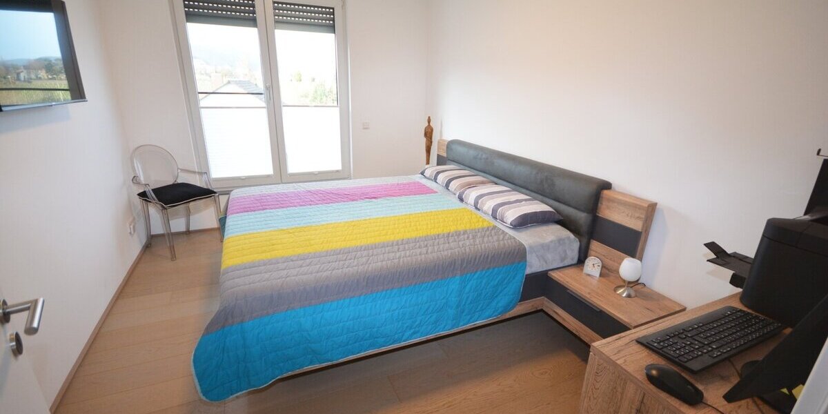 Eine traumhafte, lichtdurchflutete Penthouse-Wohnung mitten in den Weinbergen. - Einfamilienhaus Neustadt an der Weinstraße Hambach | Angebot:25611879