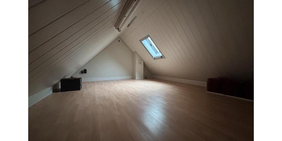 Doppelhaushälfte Solingen - 7 Zimmer, 166 m&sup2;, 290.000&euro; | Angebot:25048887