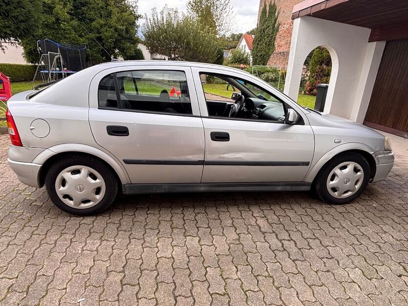 Opel Astra 248.000 km 800 € Steinen 79585