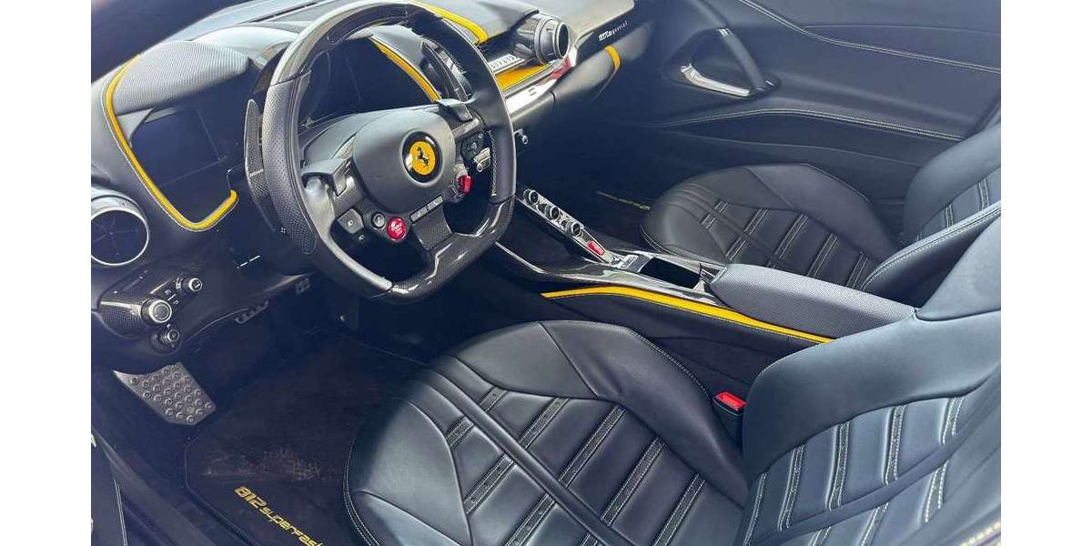 Ferrari 812 27.200 km 299.000 € Roth 91154