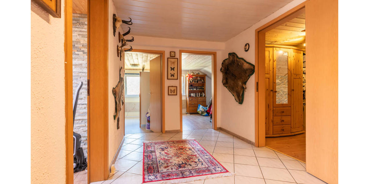 Einfamilienhaus Schöllnach Poppenberg - 5 Zimmer, 150 m&sup2;, 270.000&euro; | Angebot:26439536