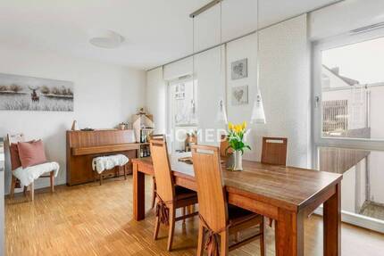 Wohnen mit Geschichte: Exklusive Eigentumswohnung im denkmalgeschützten Bestandsbau in Zell am Main 3 zimmer
