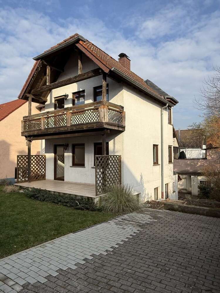 Haus zum Kaufen in Nidderau 449.000 € 291.2 m²