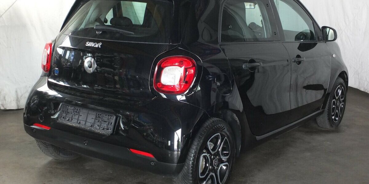 Smart ForFour EQ PASSION AUTOM NAVI PARCTRONIC KLIMAAUTO 54.785 km 9.908 &euro; Köln 50858