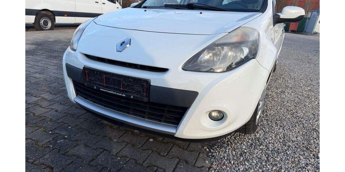 Renault Clio 147.589 km 2.999 &euro; München 81245