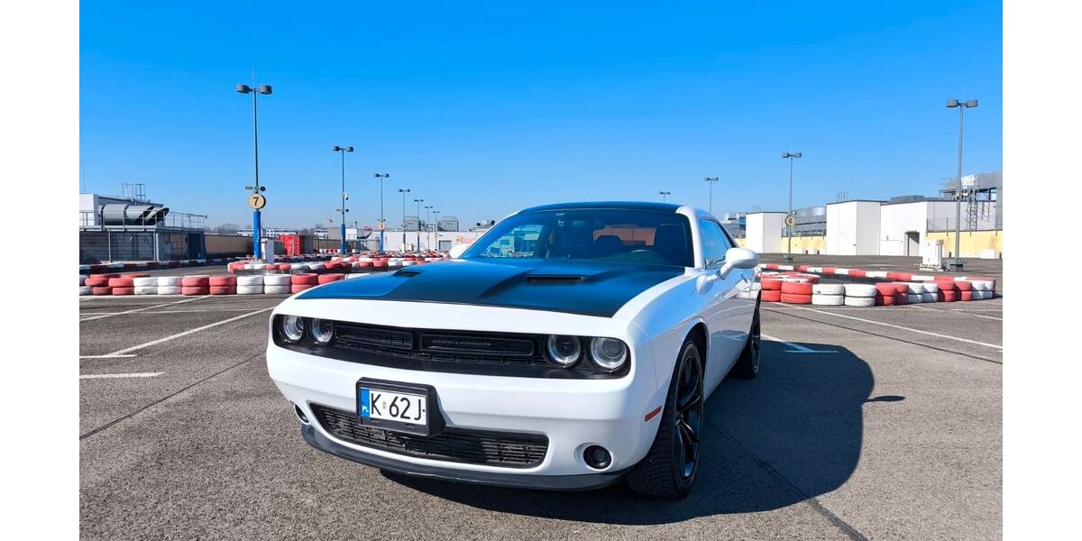 Dodge Challenger 104.000 km 22.999 &euro; Kraków 30-30