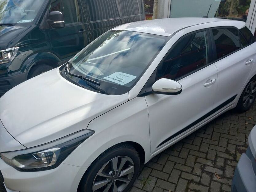 i20