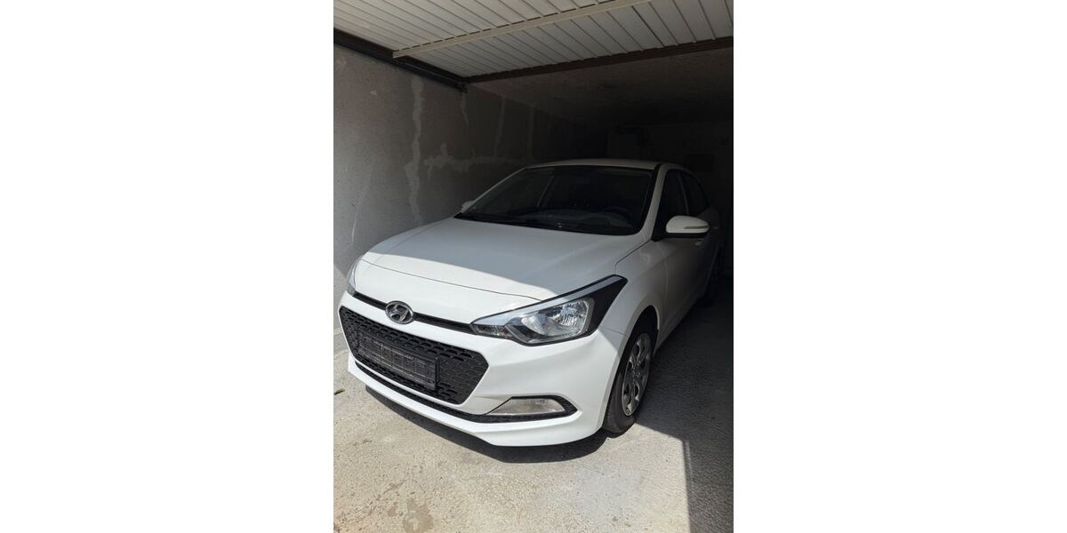 Hyundai i20 146.345 km 6.490 &euro; Berg 92348