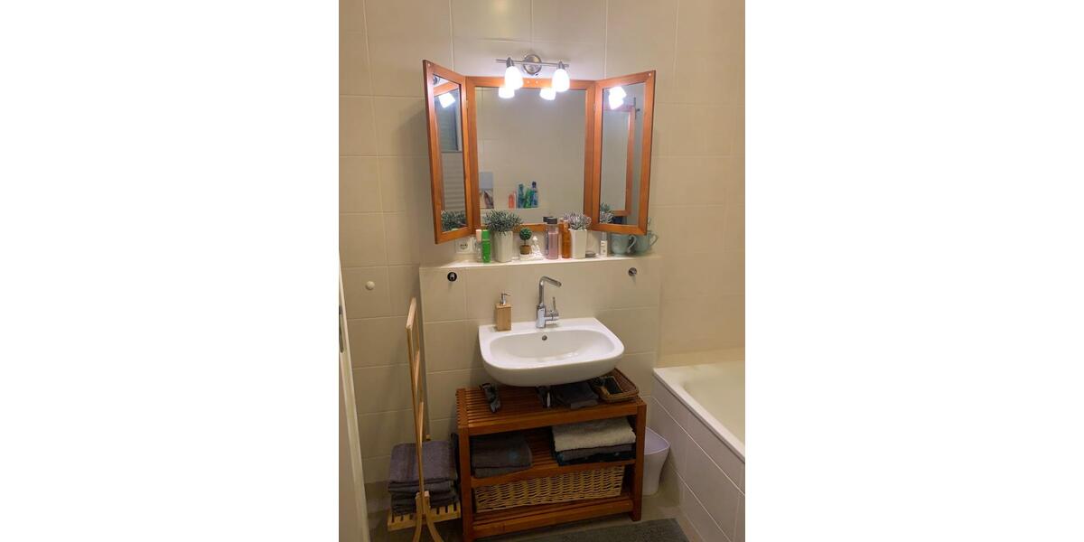 ETW in Rgb zu vermieten. 1-2 Pers, Penthouse, 2 Balkone 2 zimmer