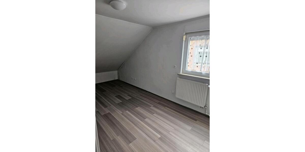 Dachgeschoßwohnung Kümmersbruck - 2 Zimmer, 70 m&sup2;, 700&euro; | Angebot:25794984