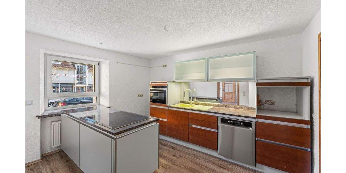 Einfamilienhaus Hilzingen - 7 Zimmer, 215 m&sup2;, 585.000&euro; | Angebot:25879468