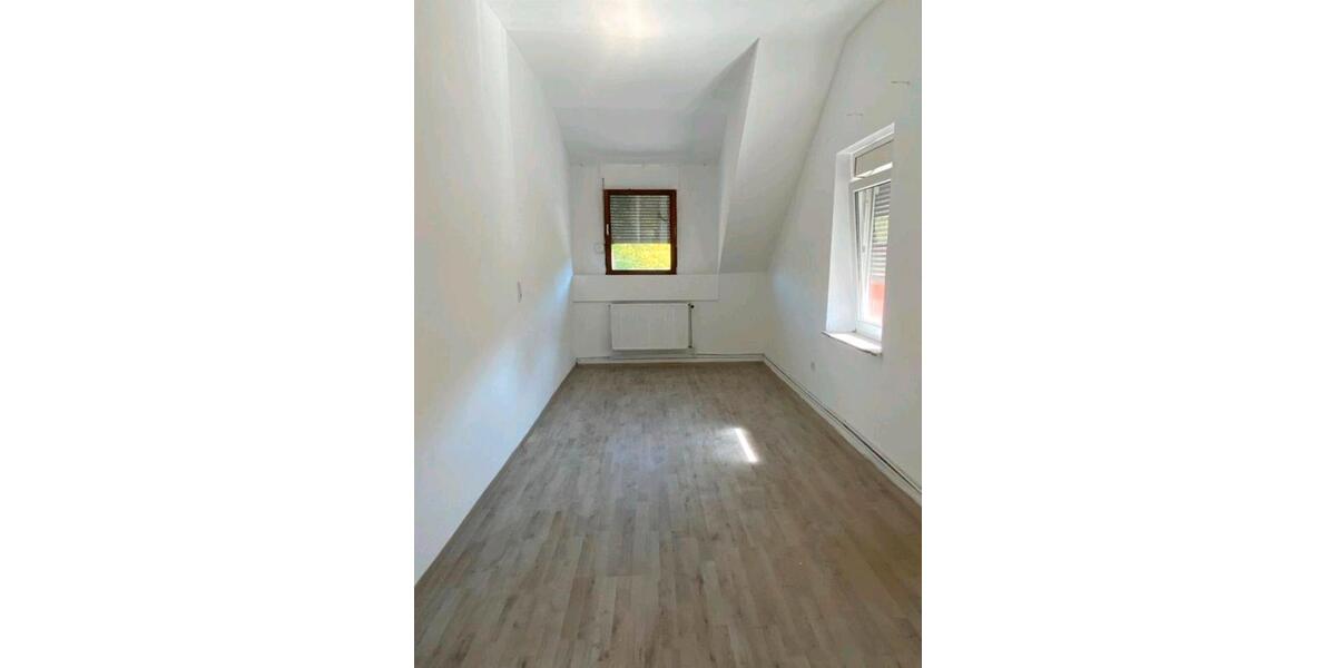 Dachgeschoßwohnung Sulzbach (Saar) - 5 Zimmer, 125 m&sup2;, 750&euro; | Angebot:26536781