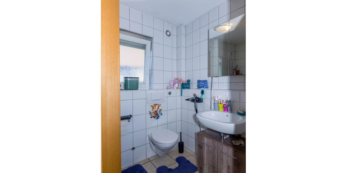 Provisionsfrei* Großzügiges Zweifamilienhaus - zwei Wohneinheiten, Terrasse, Balkon und eigene Stellplätze - Zweifamilienhaus Göppingen Faurndau | Angebot:26961593