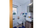 Provisionsfrei* Großzügiges Zweifamilienhaus - zwei Wohneinheiten, Terrasse, Balkon und eigene Stellplätze - Zweifamilienhaus Göppingen Faurndau | Angebot:26961593