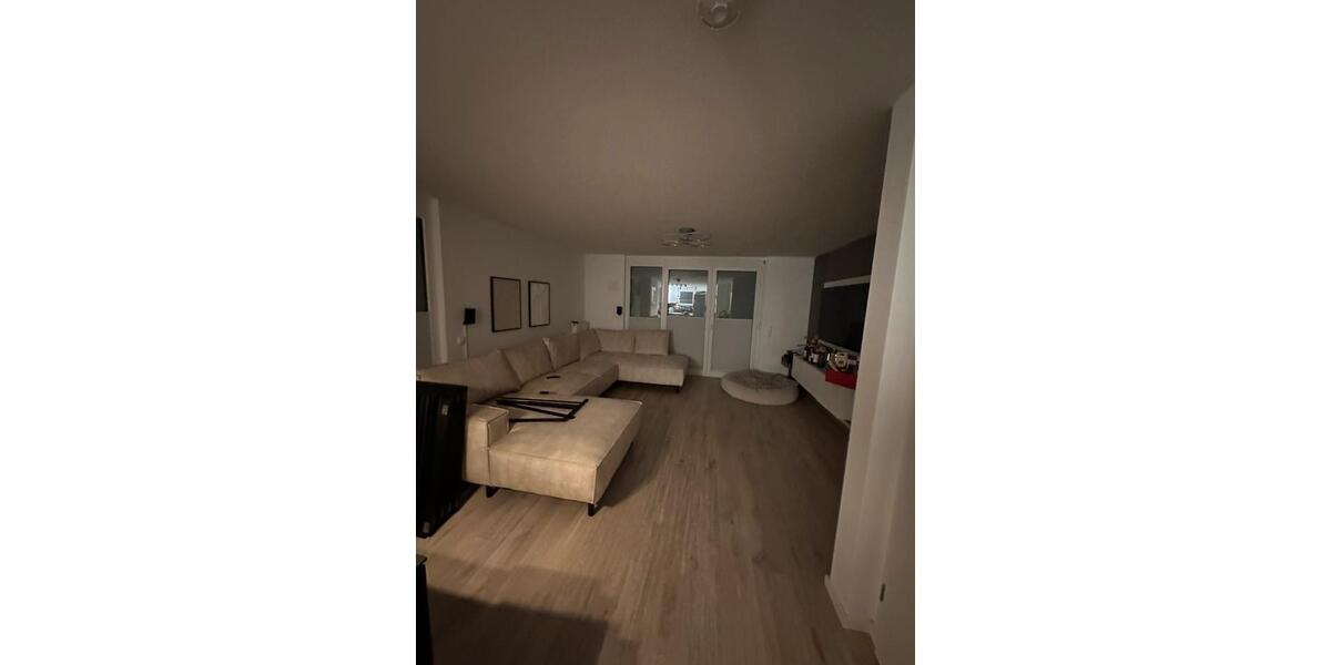Etagenwohnung Schenefeld - 5 Zimmer, 150 m&sup2;, 2.250&euro; | Angebot:25590013