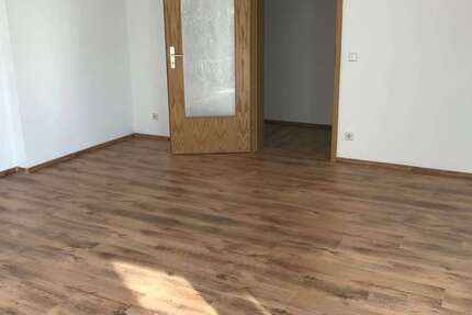 Wohnung zum Kaufen in Werdau 68.000 € 63.87 m² 2 zimmer
