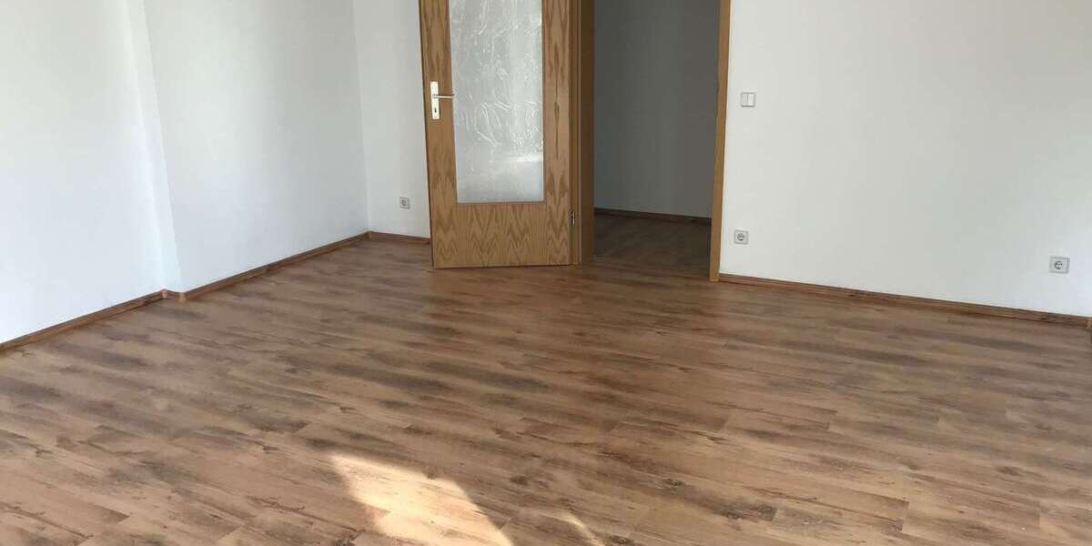 Wohnung zum Kaufen in Werdau 68.000 € 63.87 m² 2 zimmer