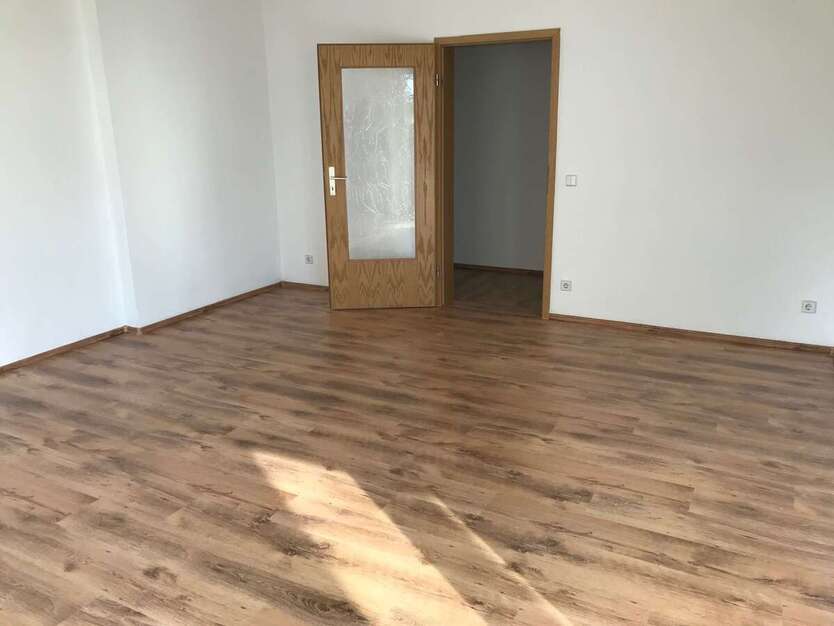 Wohnung zum Kaufen in Werdau 68.000 € 63.87 m² 2 zimmer