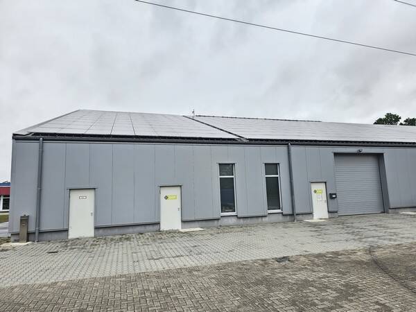 Kalthalle mit kleiner Freifläche