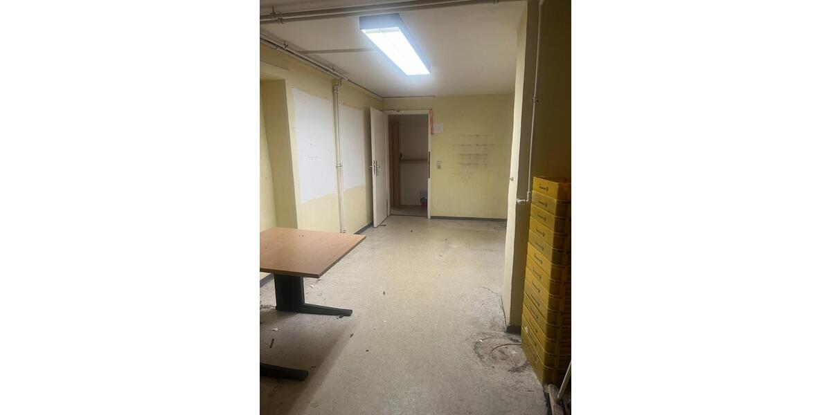 Büro bzw. Lagerraum zimmer