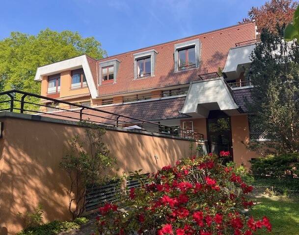 Dahlem am Finkenpark: perfekt geschnittene 3-Zimmerwohnung mit ca. 30 m² großer Sonnenterrasse und Garagen-Stellplatz