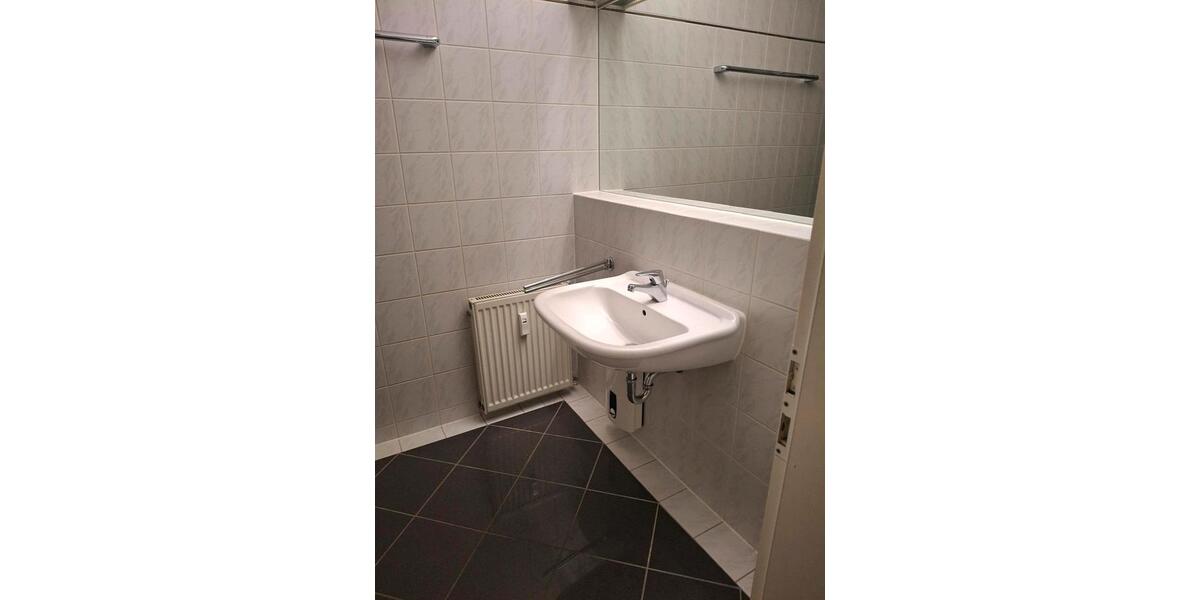 Dachgeschoßwohnung Lübeck Sankt Lorenz Nord - 1 Zimmer, 37 m&sup2;, 660&euro; | Angebot:26320759