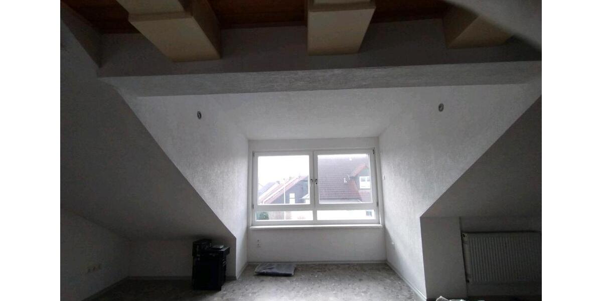 Dachgeschoßwohnung Waldbüttelbrunn - 3 Zimmer, 75 m&sup2;, 950&euro; | Angebot:26598082