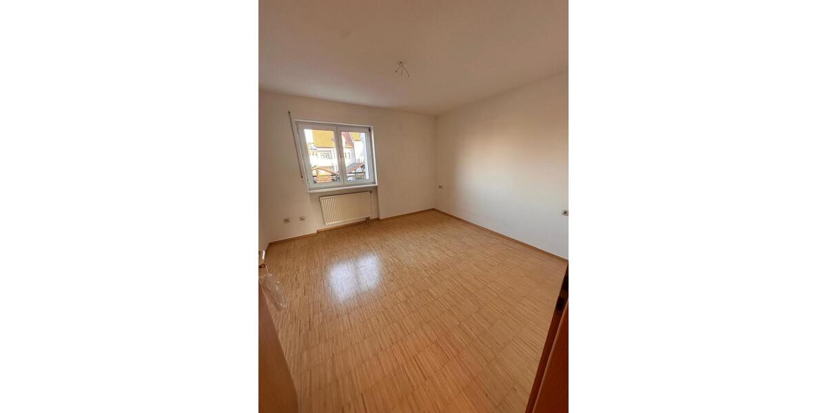 Reihenhaus Bad Neustadt an der Saale - 6 Zimmer, 153 m&sup2;, 1.300&euro; | Angebot:25103066