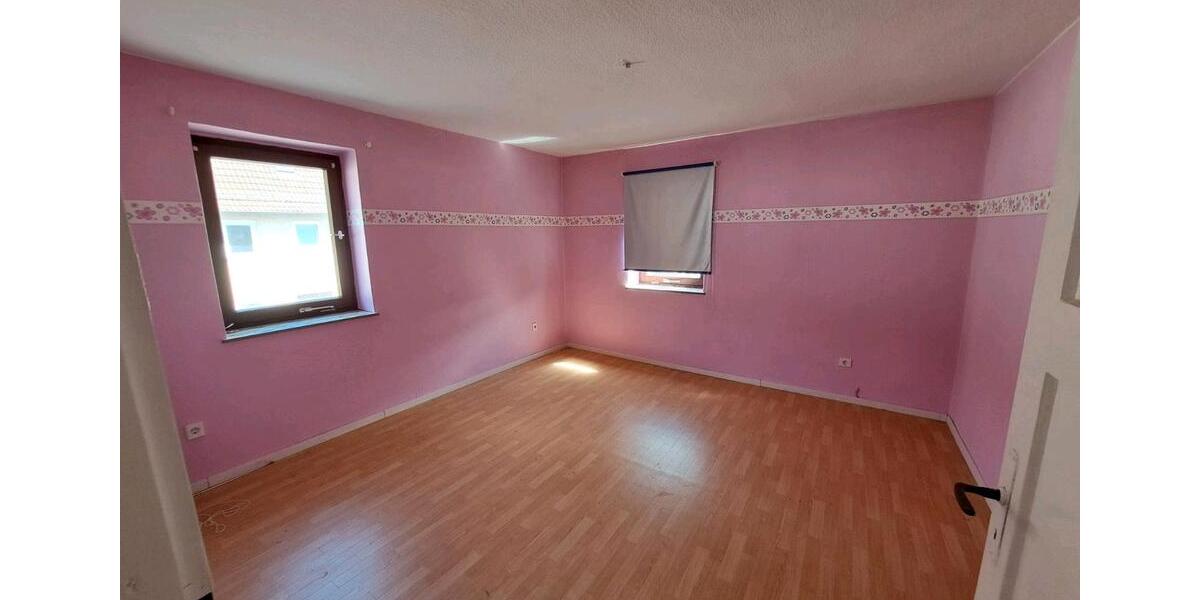 Reihenhaus Cornberg - 9 Zimmer, 240 m&sup2;, 155.000&euro; | Angebot:26879302