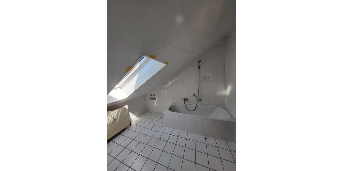 Dachgeschoßwohnung Waghäusel - 3 Zimmer, 76 m&sup2;, 900&euro; | Angebot:26312711