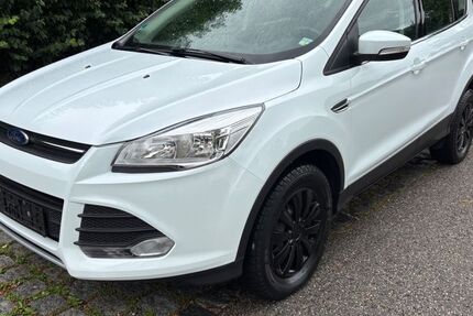 Ford Kuga 91.000 km 5.900 &euro; Bernau am Chiemsee 83233