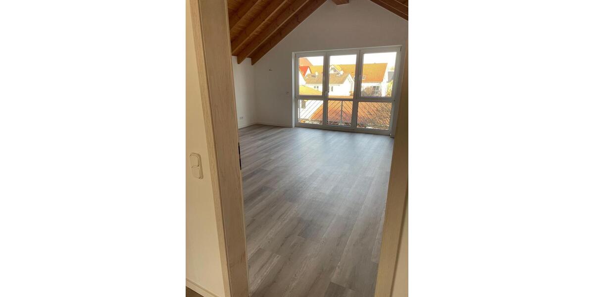 Dachgeschoßwohnung Bischofsheim - 3 Zimmer, 119 m&sup2;, 1.300&euro; | Angebot:24421774