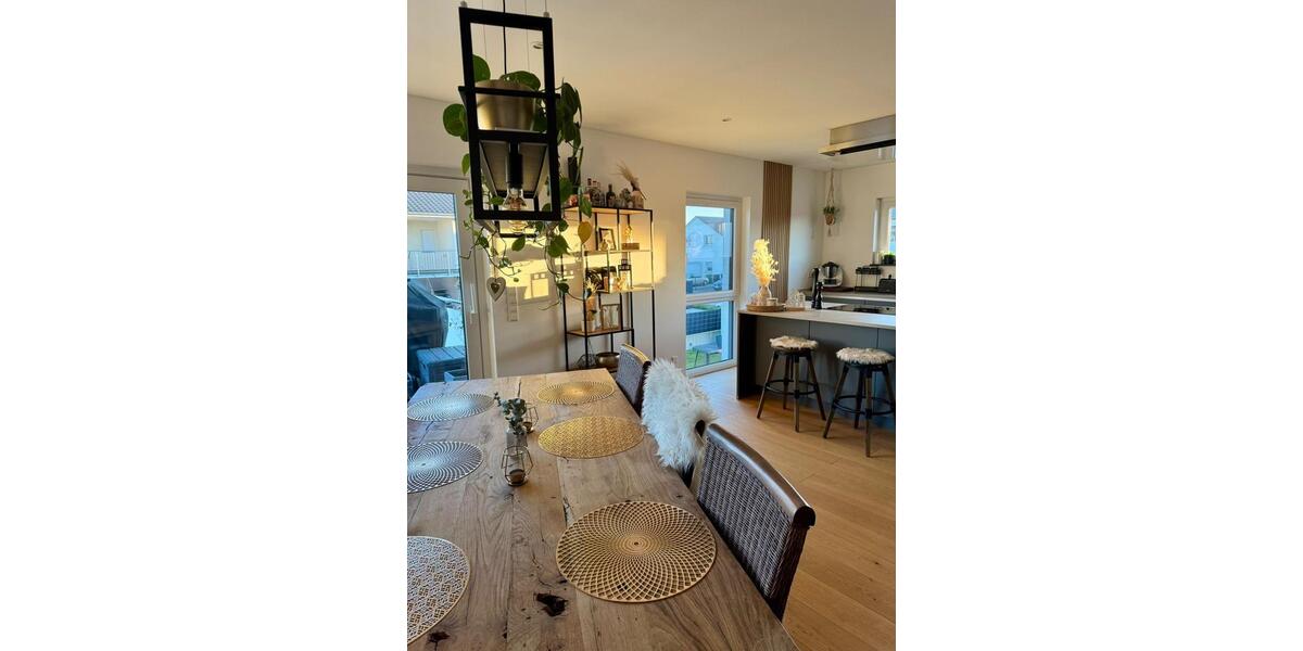 Lichtdurchflutete Wohnung mit Balkon, Einbauküche & Parkett 3 zimmer